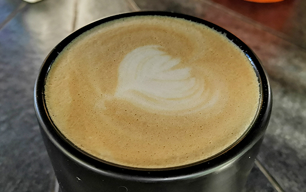 Cappuccino : Bajo Sombra Cafetería