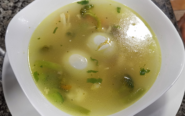 Consome Pollo con Huevo : Restaurante Mi TIerra