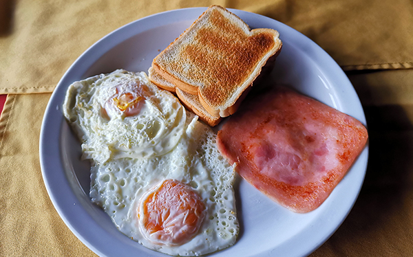 Desayuno Americano - Restaurante Volcano's Secret