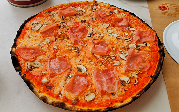 Pizza Regina : La Fabbrica Pizzería