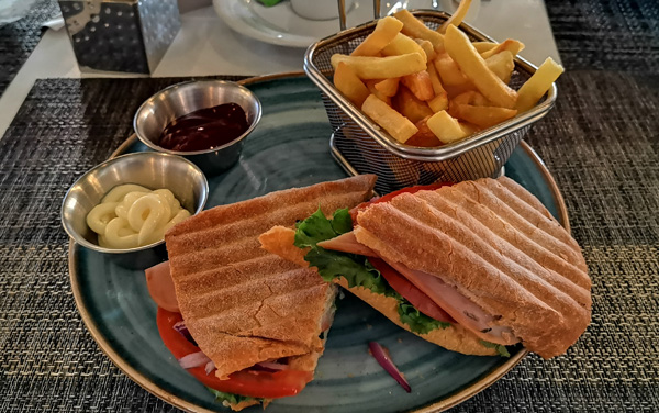Sandwich Clasico : Restaurante Shabby Club House