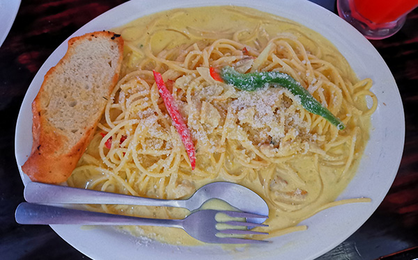 Spaghetti con Pollo - Bar Restaurante los Parales Curridabat