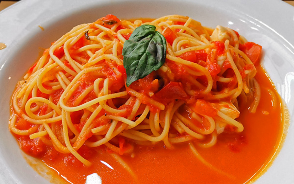 Spaghetti Checca : La Fabbrica Pizzería